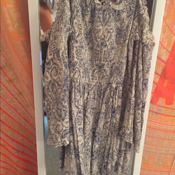 Off the shoulder bell bottom sleeve romper! - Picture 3 of 5